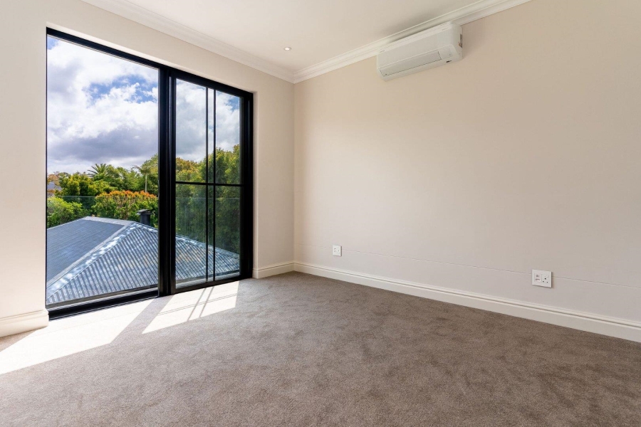 5 Bedroom Property for Sale in Constantia Western Cape